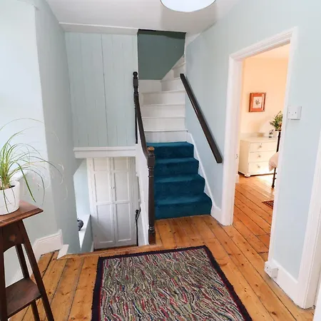 Daire Kearton House *