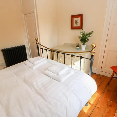 Kearton House Daire